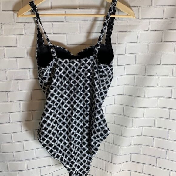 Nip Tuck Swim Ruched Black/White Swimsuit Sz 8 - Picture 2 of 5